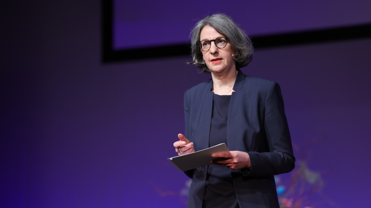 Anne Lévy vom Bundesamt für Gesundheit (BAG) informiert über die Gesundheitsversorgung in der Schweiz.